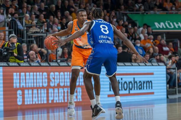 国乒占据半 国乒占据半