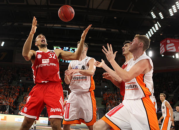 全队传球成 全队传球成